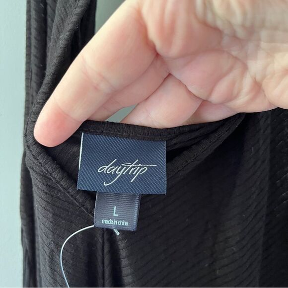 NEW Daytrip - Buckle Sleeveless Blouse Black Ribbed Knit Size Large - Picture 4 of 7